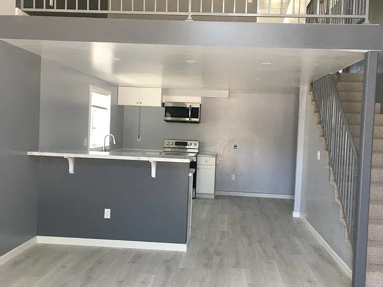 7835 Kyle St — Photo 2