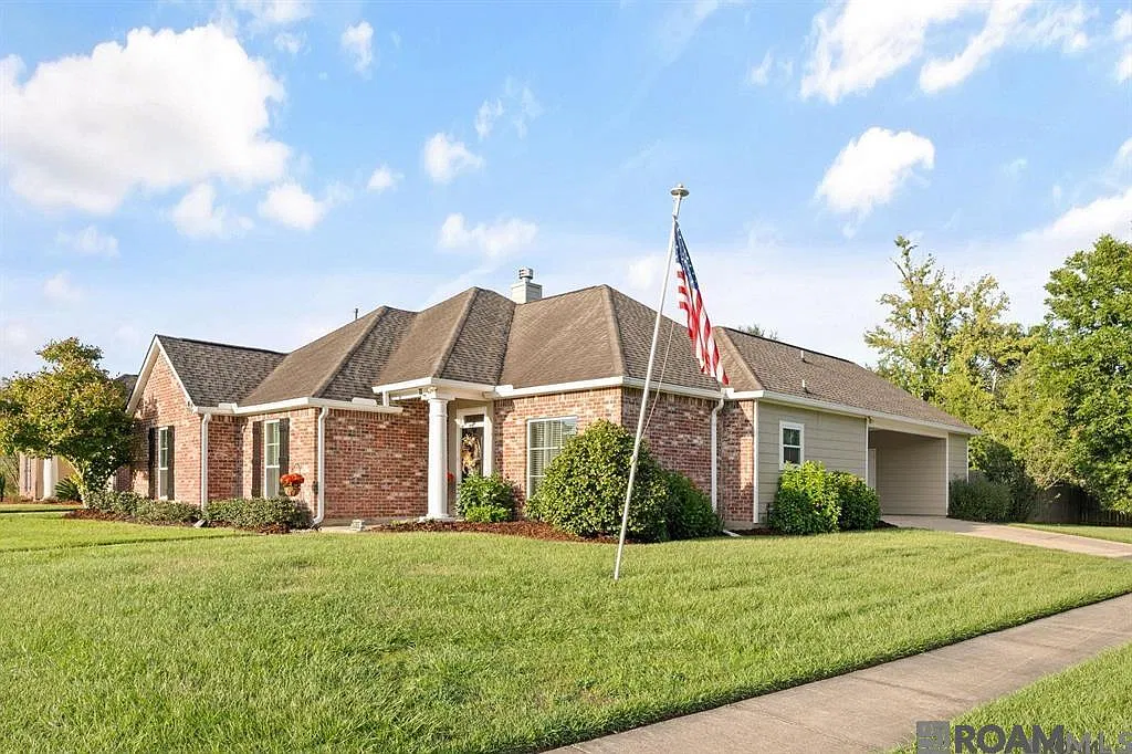 4 bed, 1750 sqft, $2,100 — Photo 1