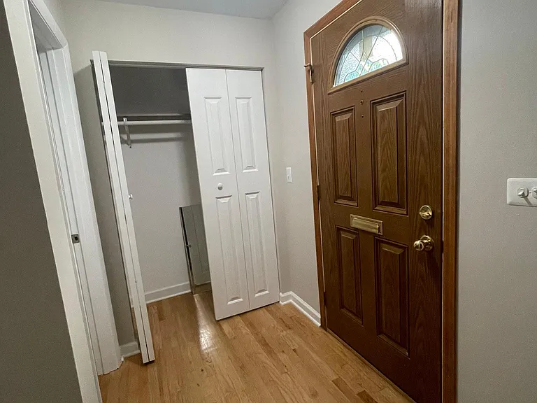 915 Hamlin St — Photo 4