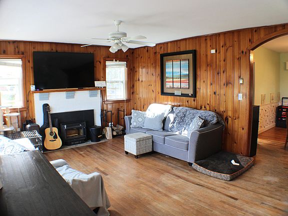 4th image of 1273 Lakeview Dr