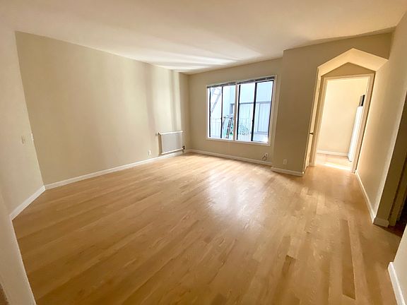 2nd image of 1685 Chestnut St #304