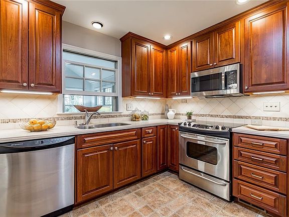 5th image of 2711 Shetland Dr