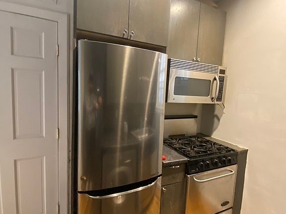 4th image of 270 W 95th St #22