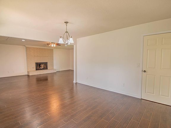 4th image of 805 Autumn Lake Dr
