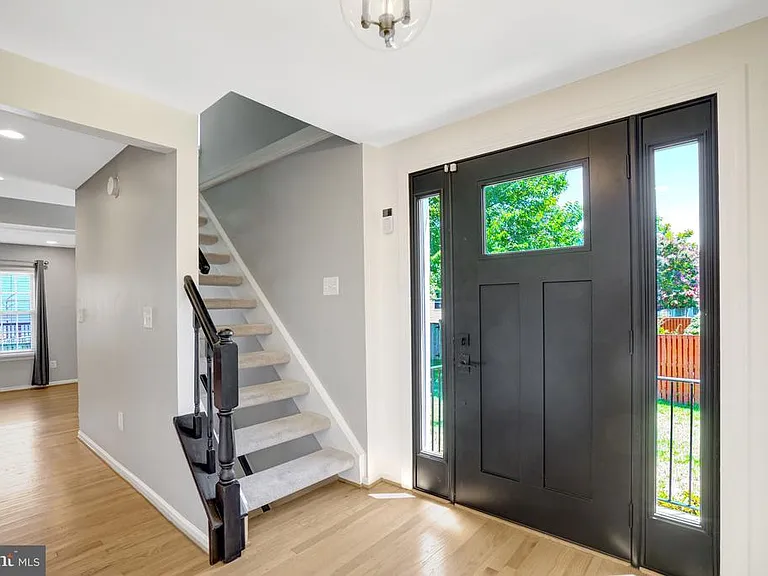 6063 Hydrangea Dr — Photo 2