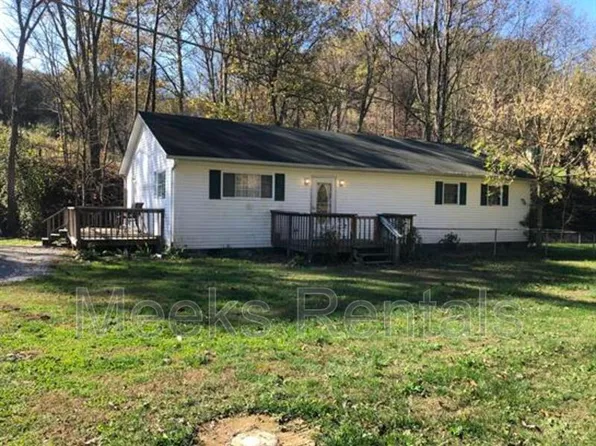 714 Tacketts Branch Rd, Hurricane, WV 25526