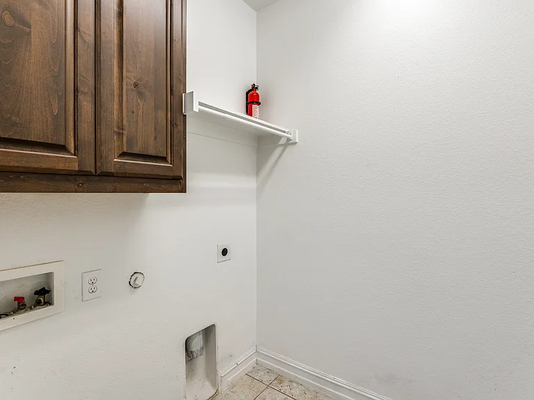 4828 Durham Dr — Photo 30