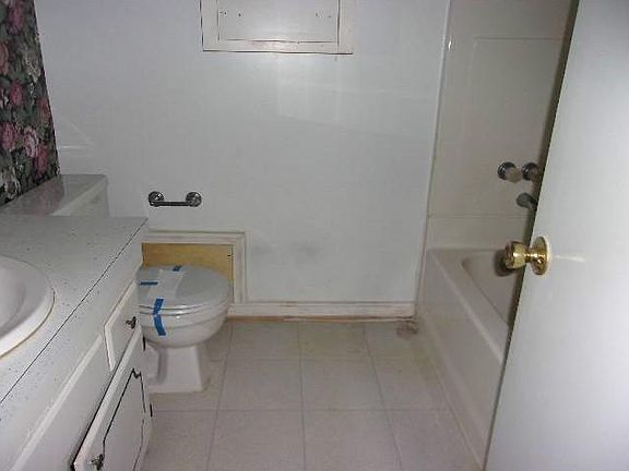 4th image of 2929 Dubois Pl
