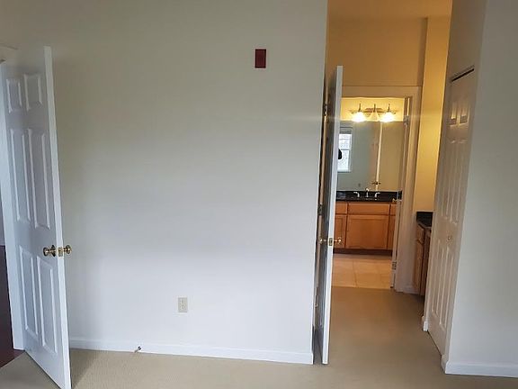 5th image of 600 North Broadway