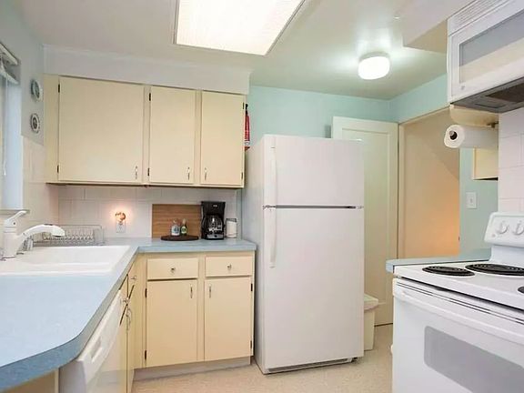 4th image of 3937 S Hudson St #3937