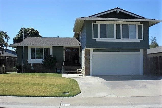 Front of House/Garage