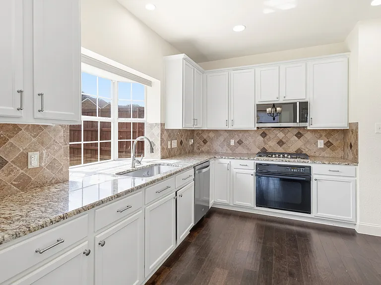 724 Pine Lakes Dr — Photo 13