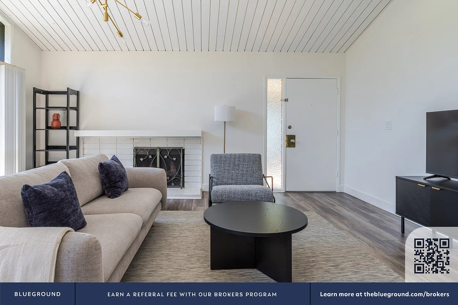 2 bed, 2.0 bath, 1110 sqft, $7,160 — Photo 3