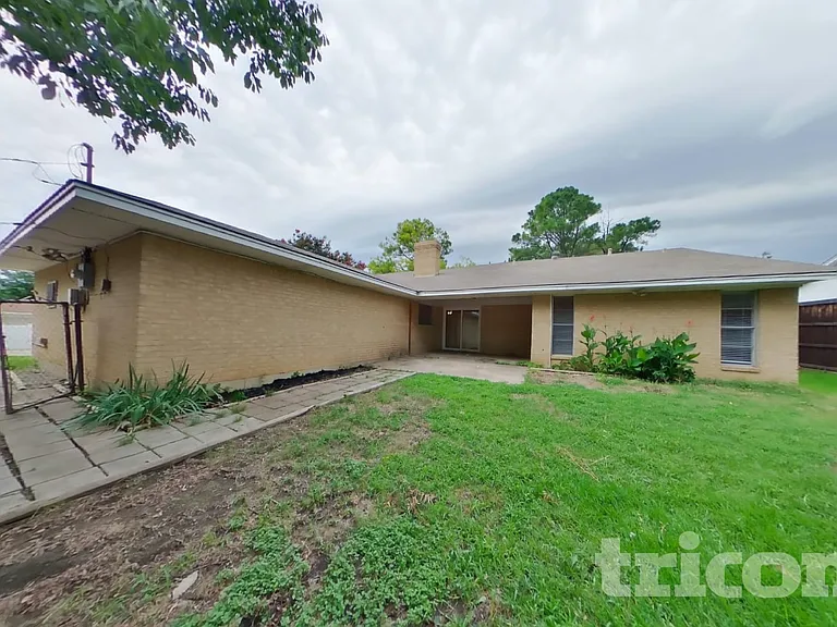 908 Hilton Pl — Photo 16
