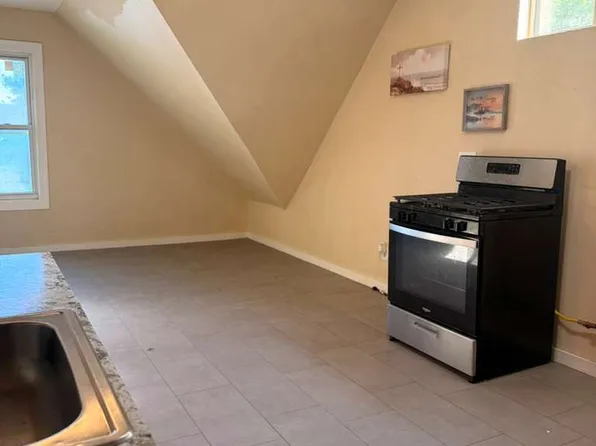 26 Gardner St APT 3, Worcester, MA 01610
