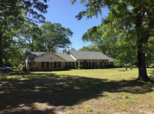 19901 Larry Carter Rd, Moss Point, MS 39562
