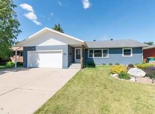 1034 N 29th St, Bismarck, ND 58501