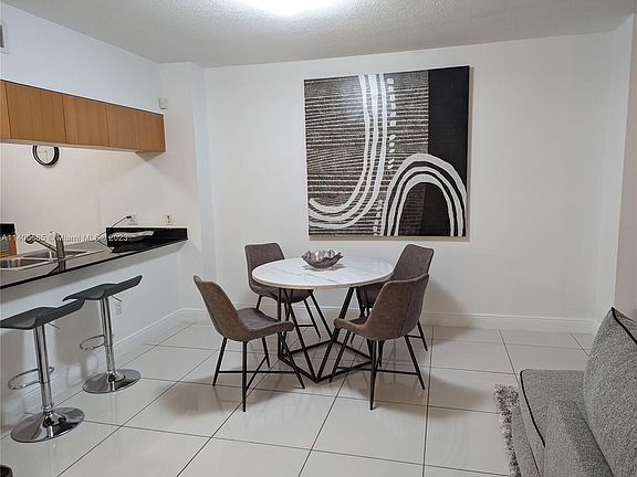 5th image of 1750 N Bayshore Dr APT 4904