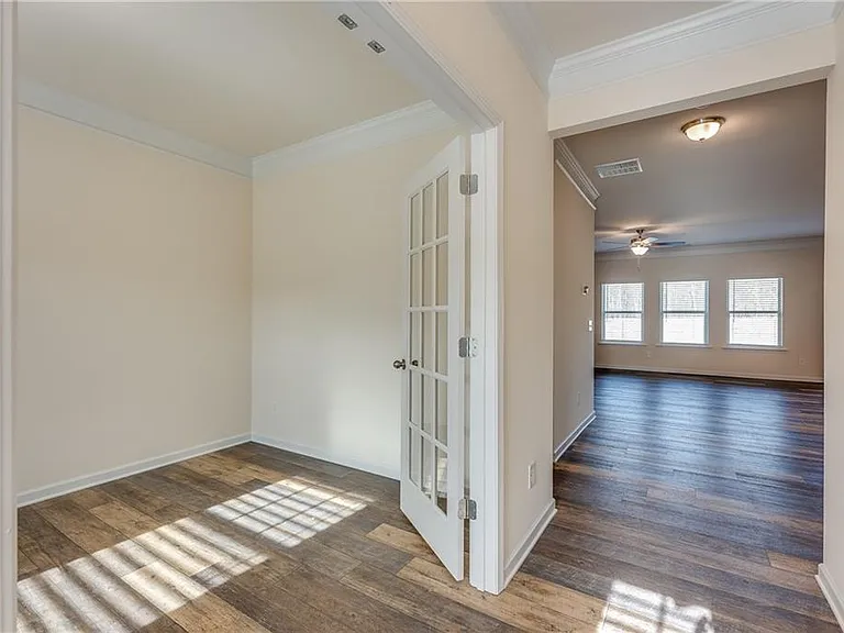 5317 Burrus Ln — Photo 40