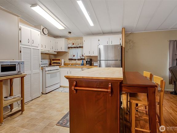 5th image of 12416 114th Avenue E #105