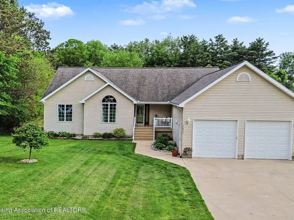 1035 Last Resort Dr, Stockbridge, MI 49285