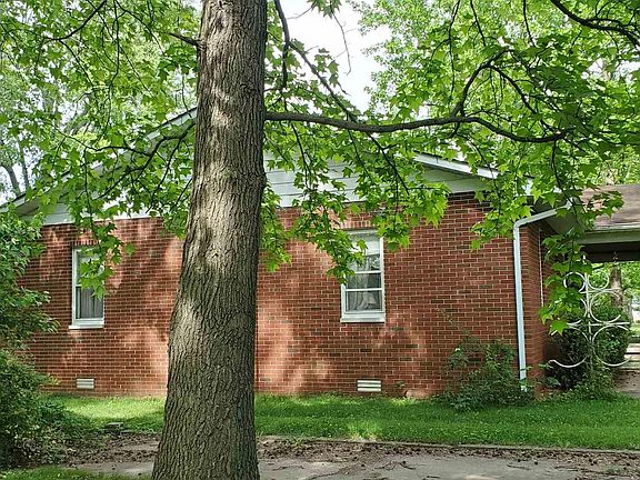 3rd image of 2408 W Poplar St