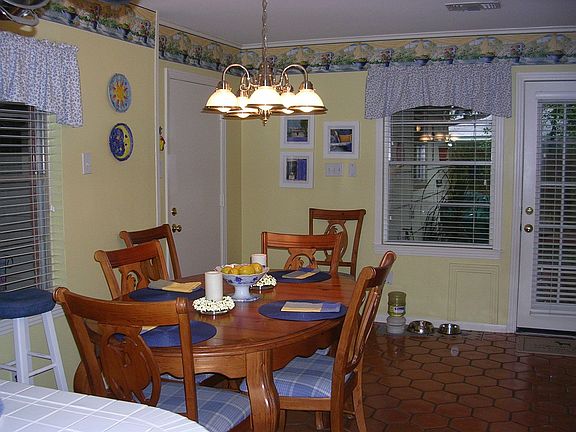 breakfast room