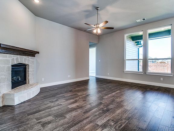 5th image of 808 Edinburgh Dr