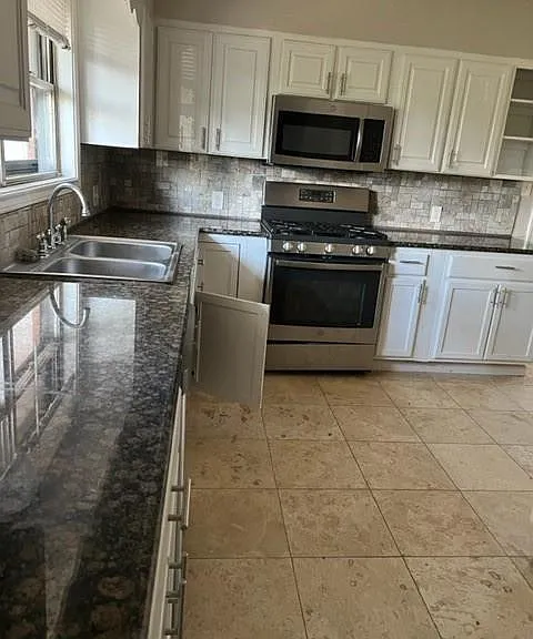1017 Oak Dr — Photo 3