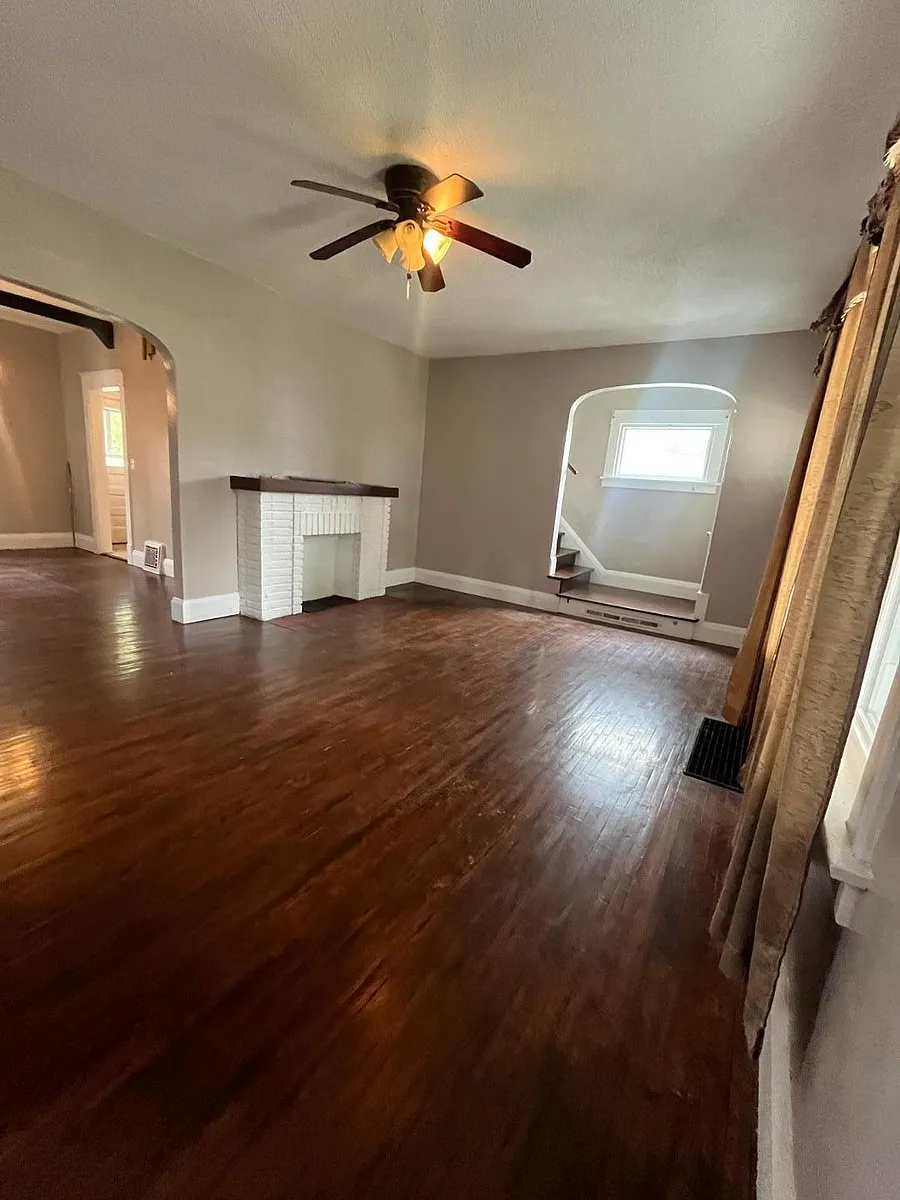 Building Photo - 3911 Leybourn Ave
