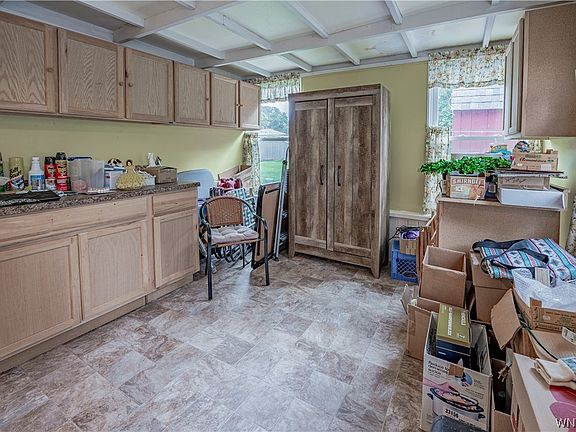 5th image of 2689 Grace Ave