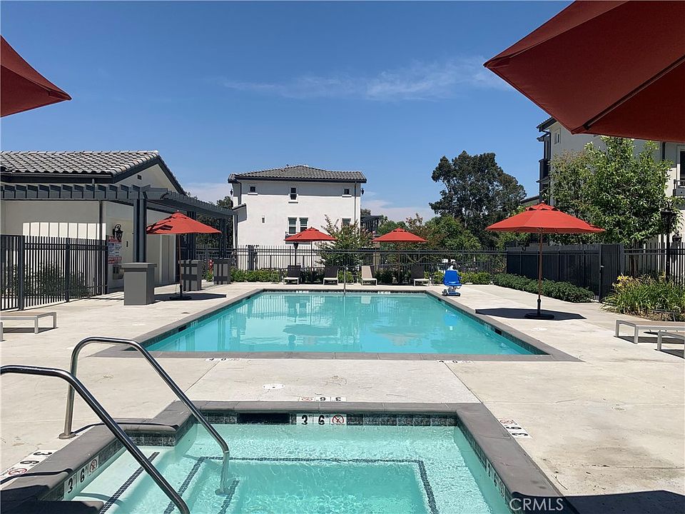 1st image of 32 Spyglass Ave #32
