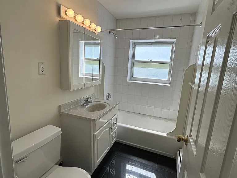 33-34 Gardner St #U5 — Photo 5