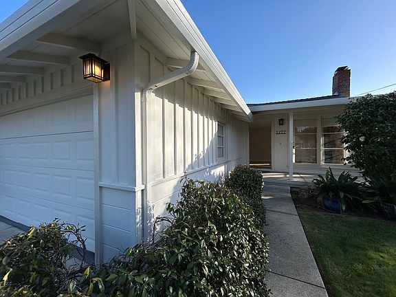 2nd image of 1277 Lindell Dr