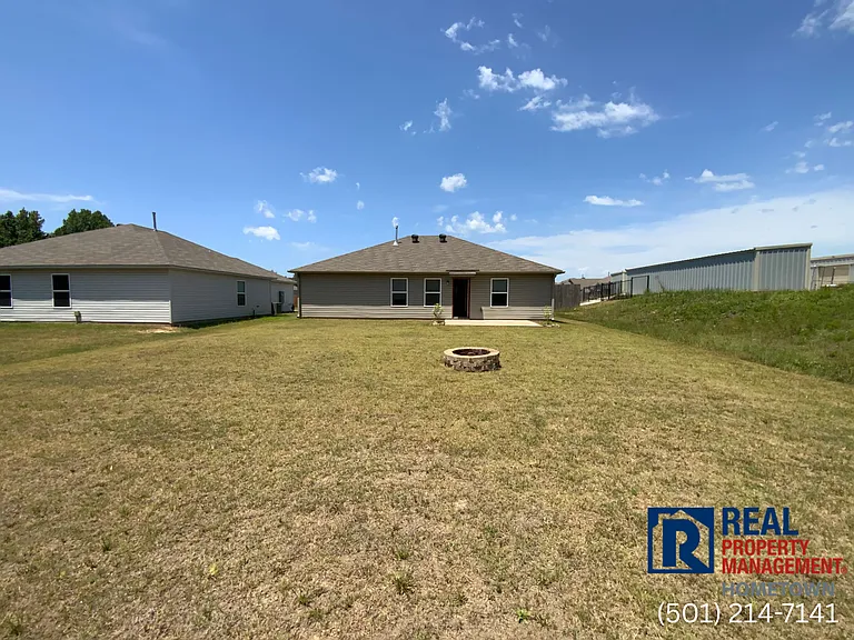 41 Winter Valley Cv — Photo 2