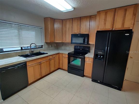 3rd image of 200 Albrighton Ct
