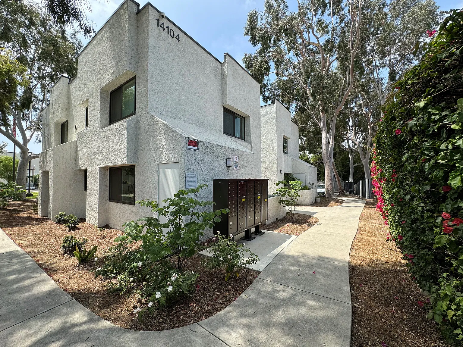 Woodman Arleta Apartments — Photo 3