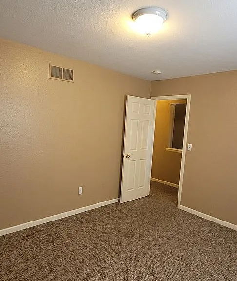 801 Johnson Cir — Photo 11