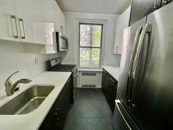(undisclosed Address), Richmond Hill, NY 11418