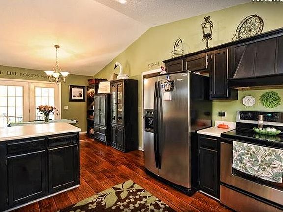 3rd image of 133 Brooktree Dr