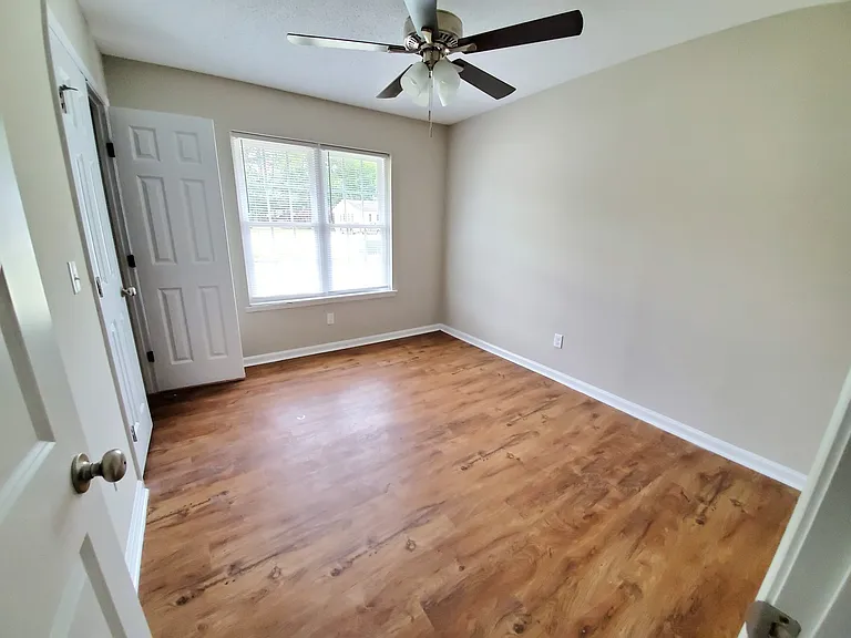18 University Pl — Photo 20