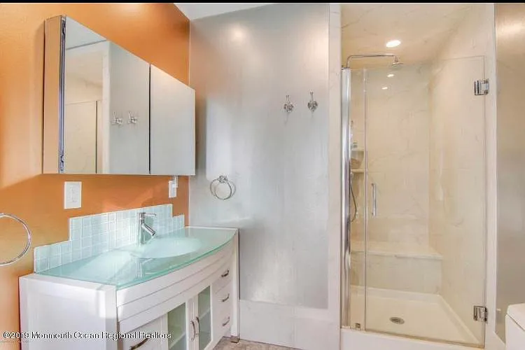 102 Lake Dr — Photo 11