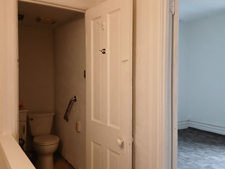 2nd image of 1344 Lincoln Ave