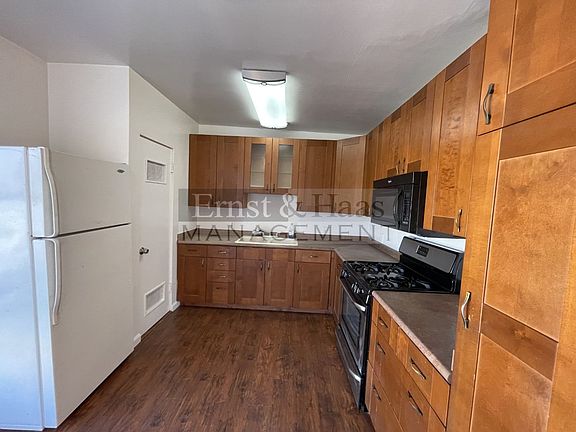 4th image of 3690 Country Club Dr #3692B