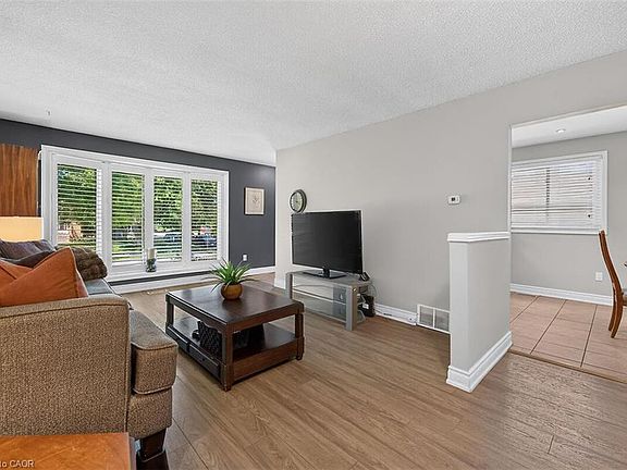 4th image of 166 Athenia Dr