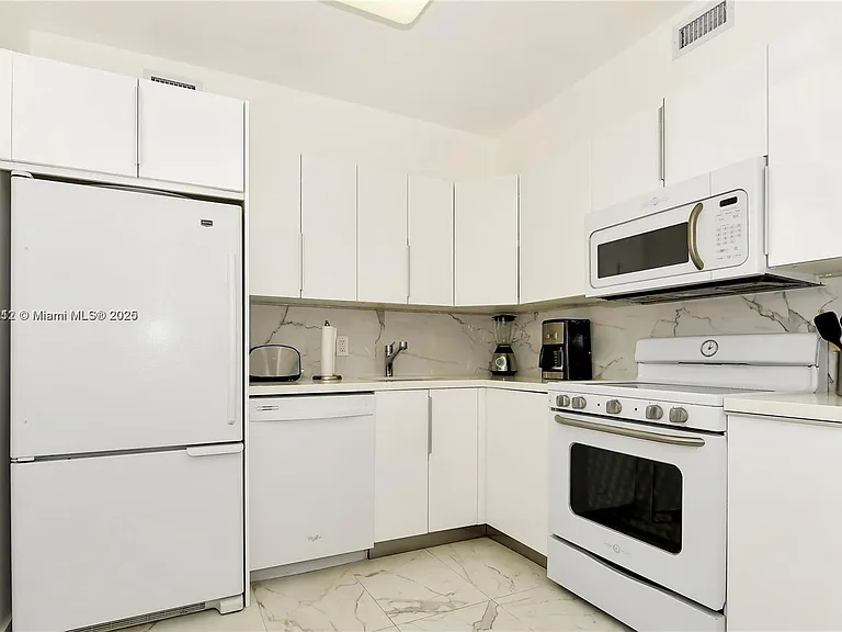 5151 Collins Ave #619 — Photo 10