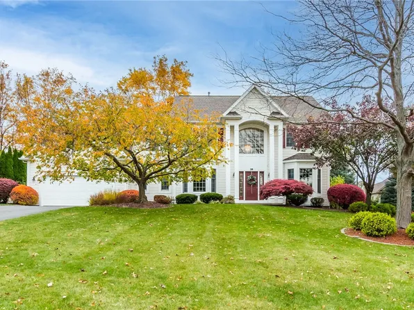 26 Mount Liberty Dr, Penfield, NY 14526