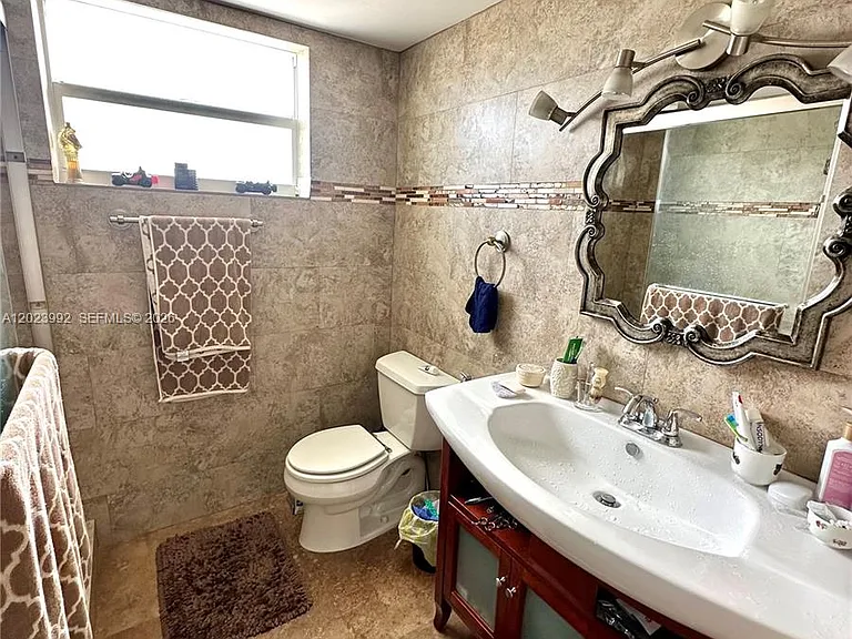 211 NE 8th Ave #304 — Photo 5
