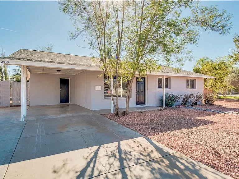 2510 S Dorsey Ln — Photo 2