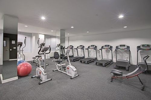 5th image of 4134 Crescent St APT 8B